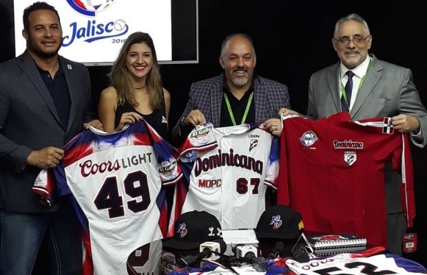 Coors Light recibe a béisbolistas dominicanos en el AILA luego de su participación en La Serie del Caribe