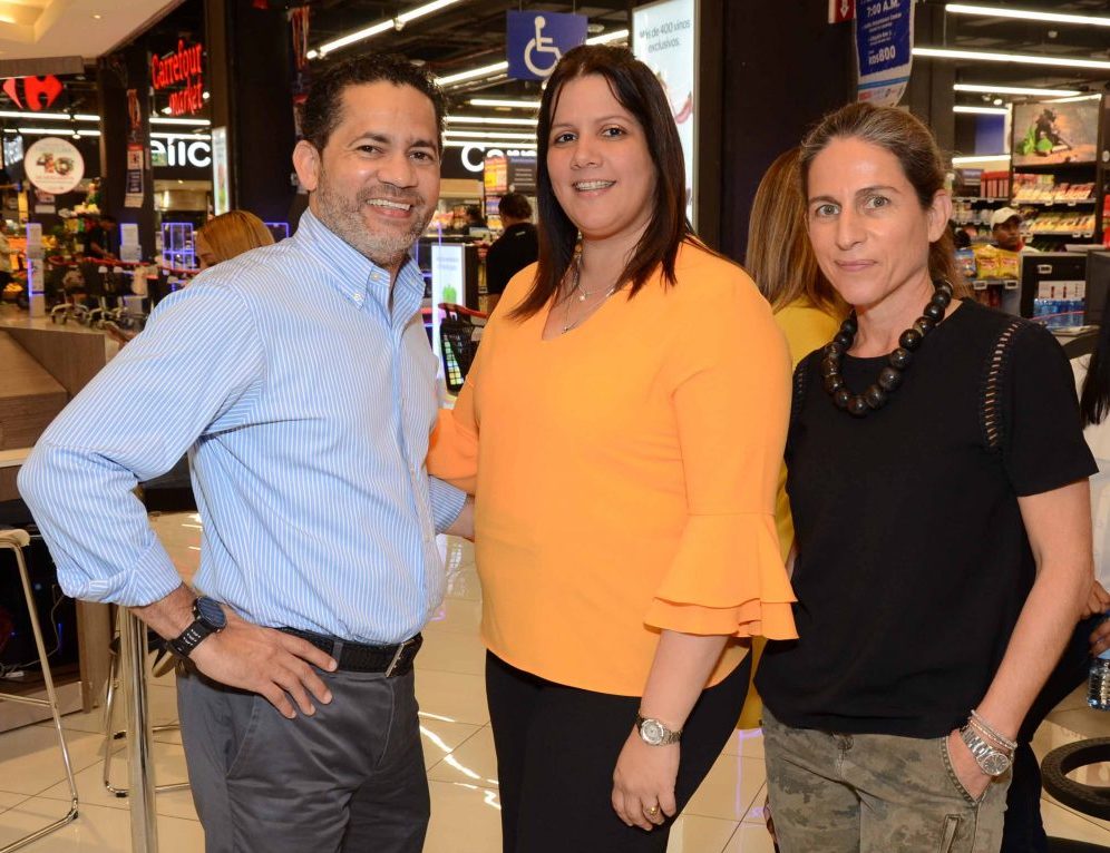 Santiago Brito ,Arlette Camilo y Karine Noetting.