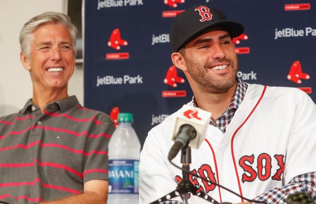 J.D. Martínez es presentado por los Medias Rojas