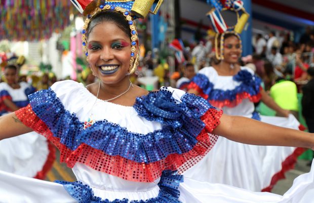 Miles de personas disfrutan del Desfile Nacional de Carnaval 2018