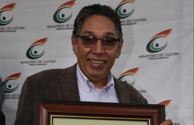 Escritor Aquiles Julián fue homenajeado en la Feria Internacional del Libro 2018