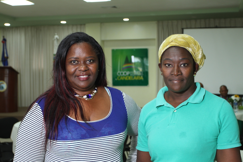 Edilia de Ramos y Francia Gregorio.