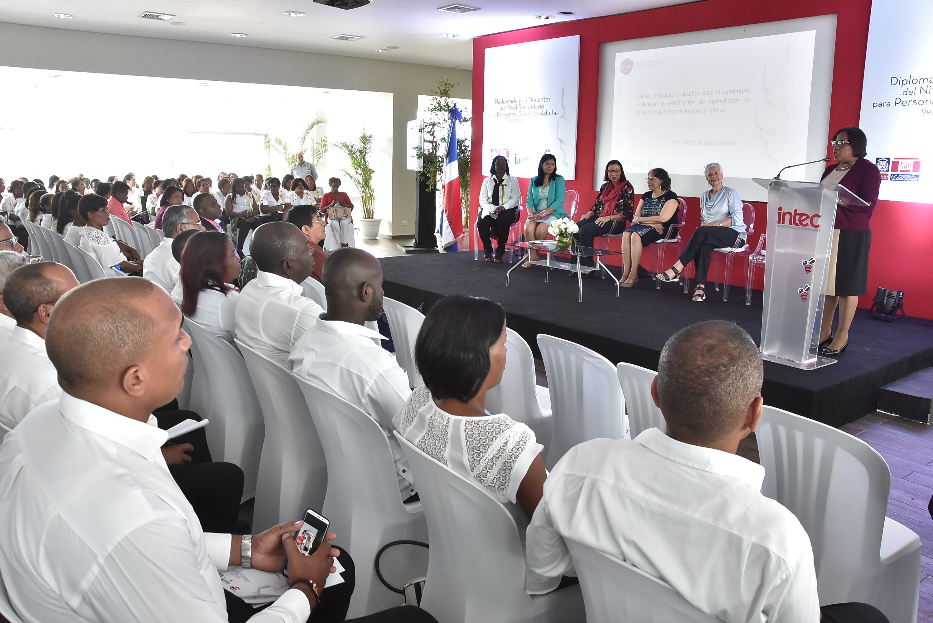 Inafocam, INTEC y DGEA concluyen diplomado para docentes de Prepara.