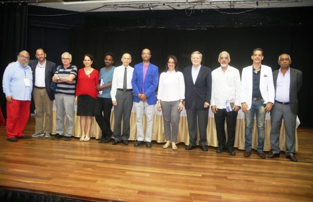 Ocho poetas participan en recital en Villa Juana