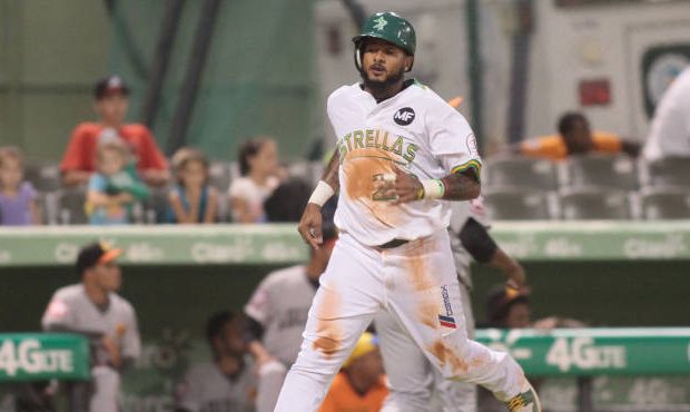 Las Estrellas cambian a Jordany Valdespín hacia los Toros