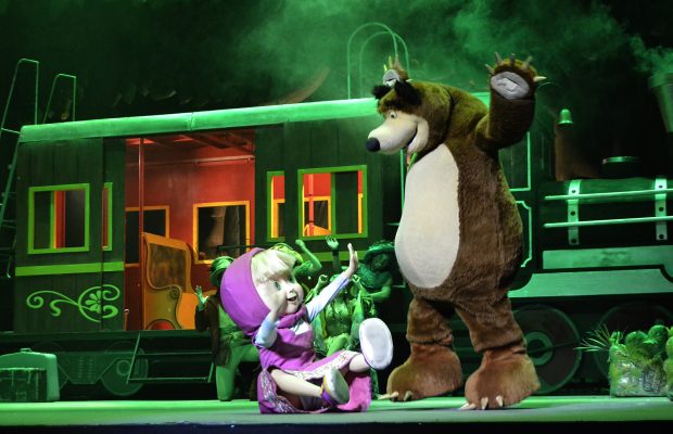 Milex Kinder Gold Auspicia Gala Premier Show Masha y el Oso