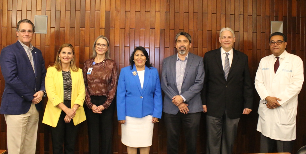 Representantes de ambos centros de salud se dieron cita al evento. Baja