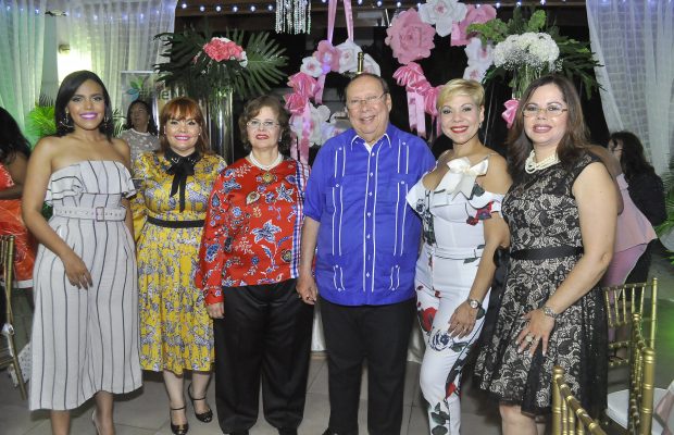 Una fiesta de lazos para celebrar la maternidad