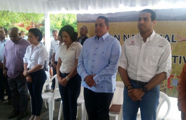 IAD inicia proyecto de titulación beneficia a miles productores de Azua