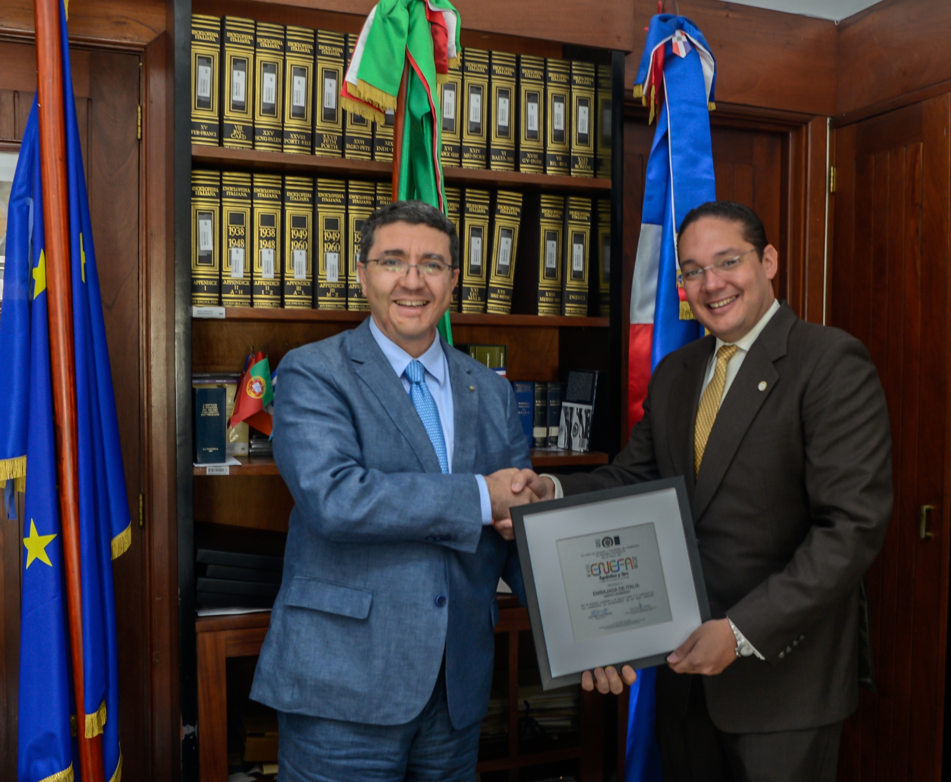Andrea Canepari, Embajador de Italia y Jose Hazim Torres, Rector de la UCE