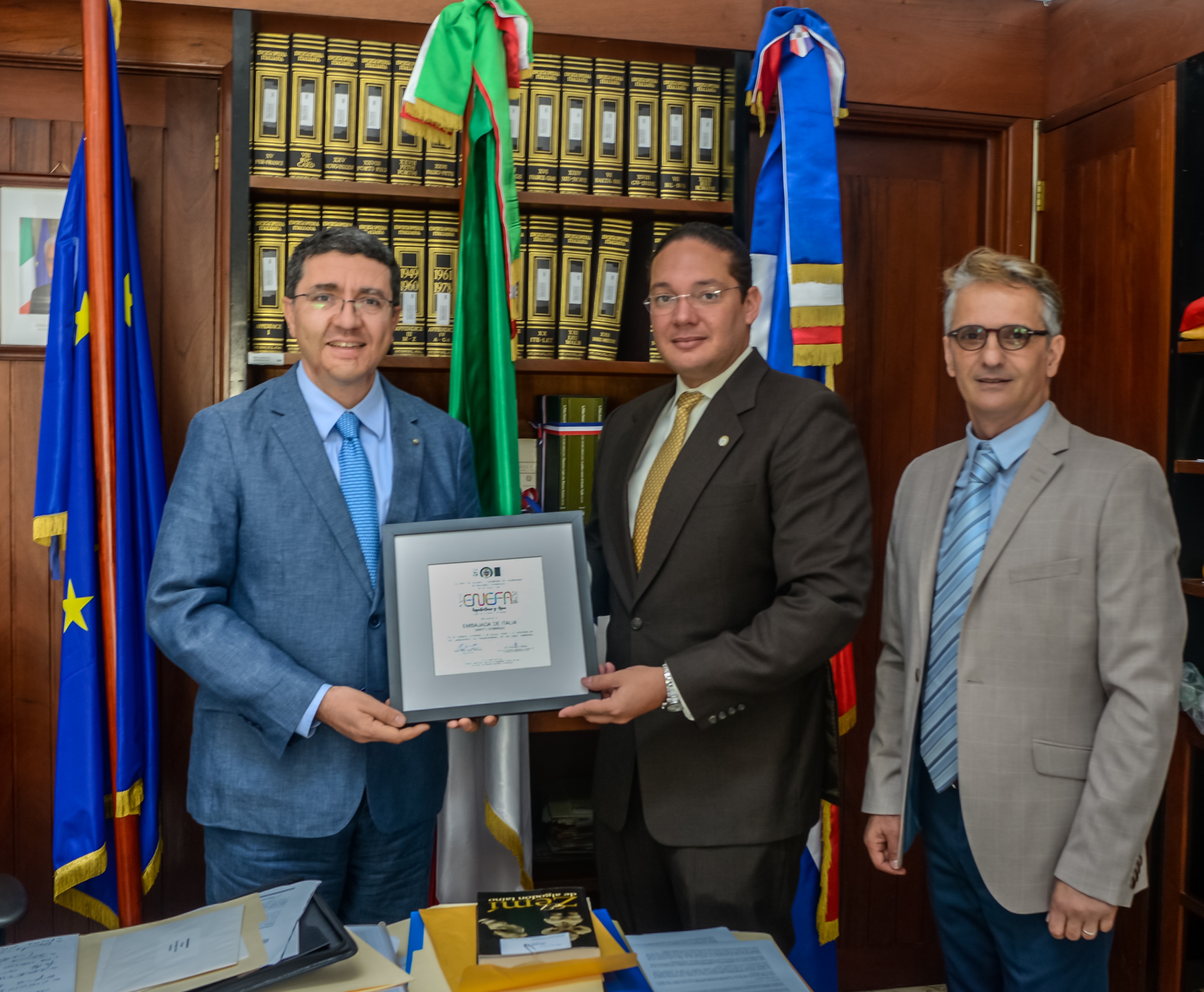 Andrea Canepari, Embajador de Italia_ Jose Hazim Torres, Rector de la UCE y Francesco Gravina, Decano de la Facultad de Arquitectura y Artes UCE