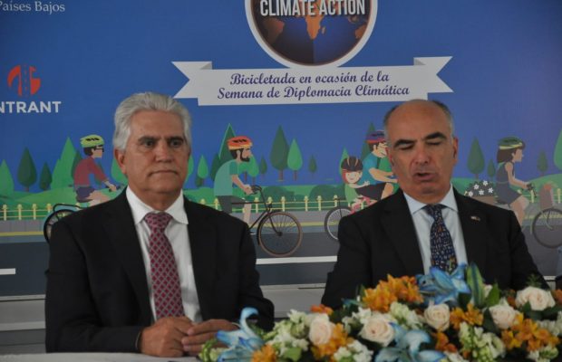 Pedaleando por el clima!