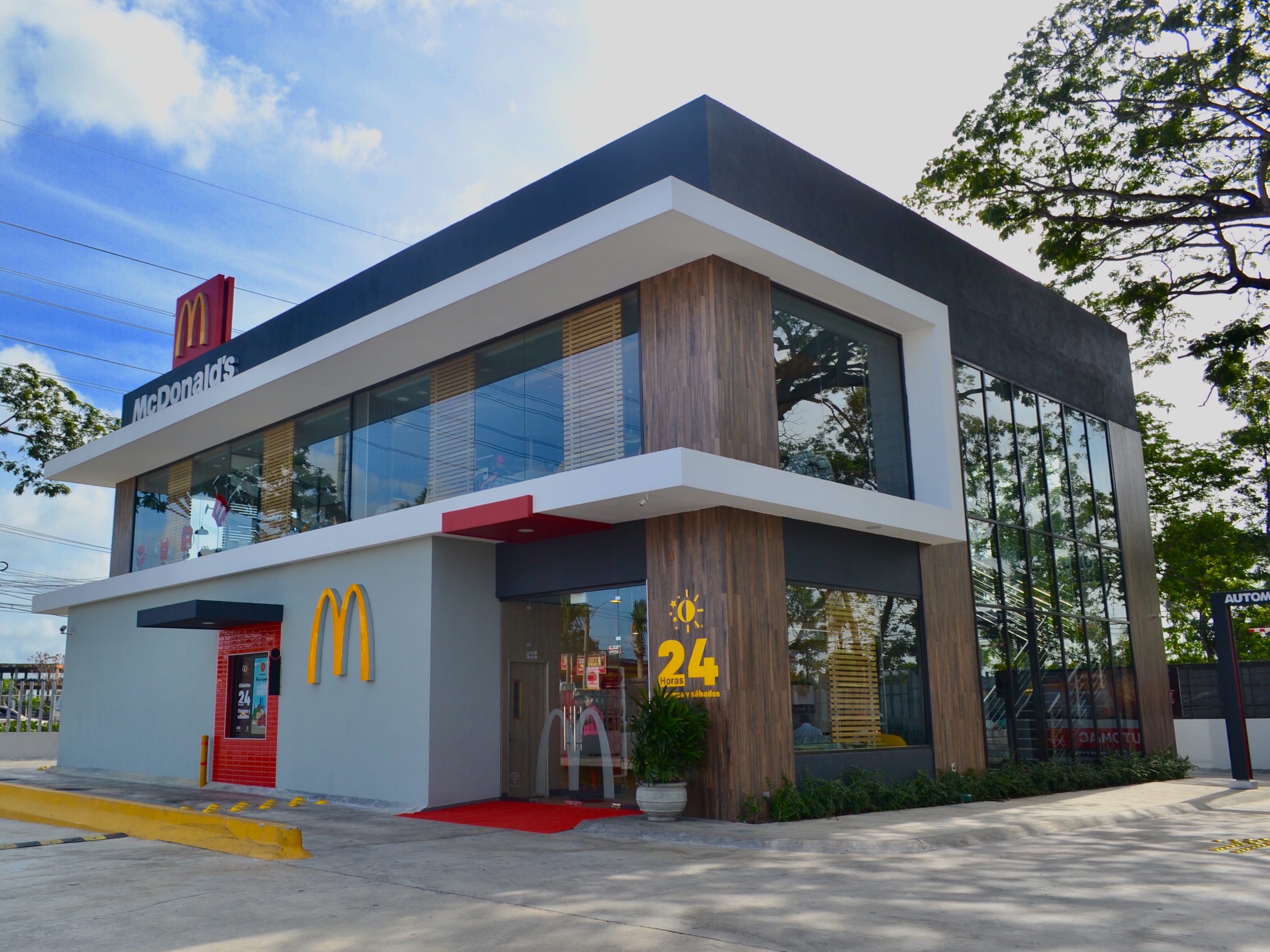 McDonald’s Patio Colombia. (2)
