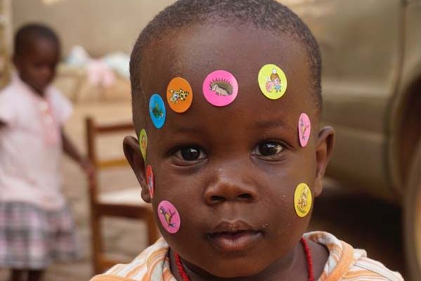 Proyecto Chloé consiguió todos los fondos para dotar de material médico y quirúrgico el Consultorio de Entebbe (Uganda)