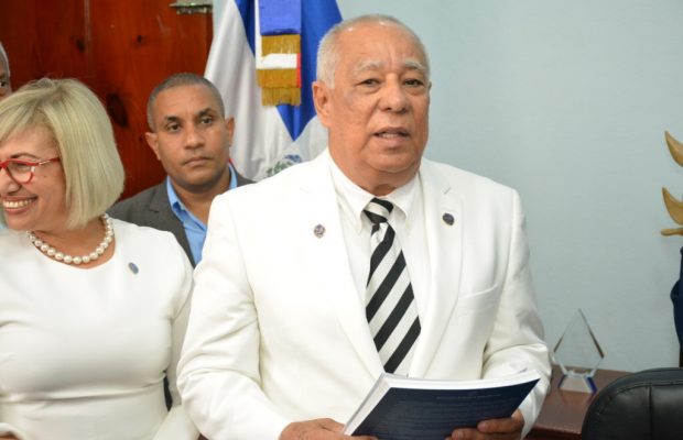 Miguel Medina asume dirección UASD