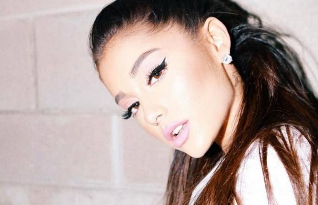 Fanaticos quieren ver desnudas a Shakira y Ariana Grande