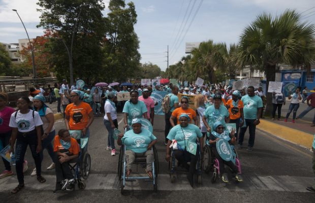 Miles marchan por integrar las tres excepciones a la penalización del aborto en el Código Penal
