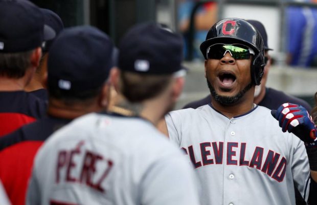 Los bates de Encarnación y Cabrera guían a los Indios sobre Detroit