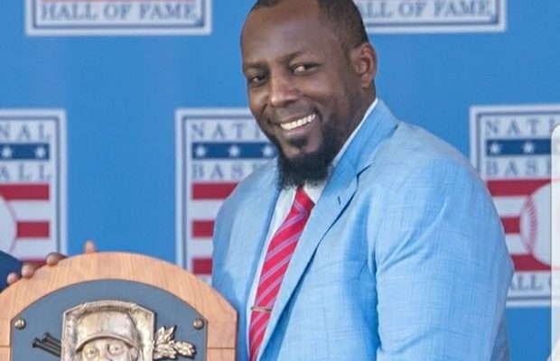 Tony Boga viste a Vladimir Guerrero para exaltación al Salón de la Fama de Cooperstown