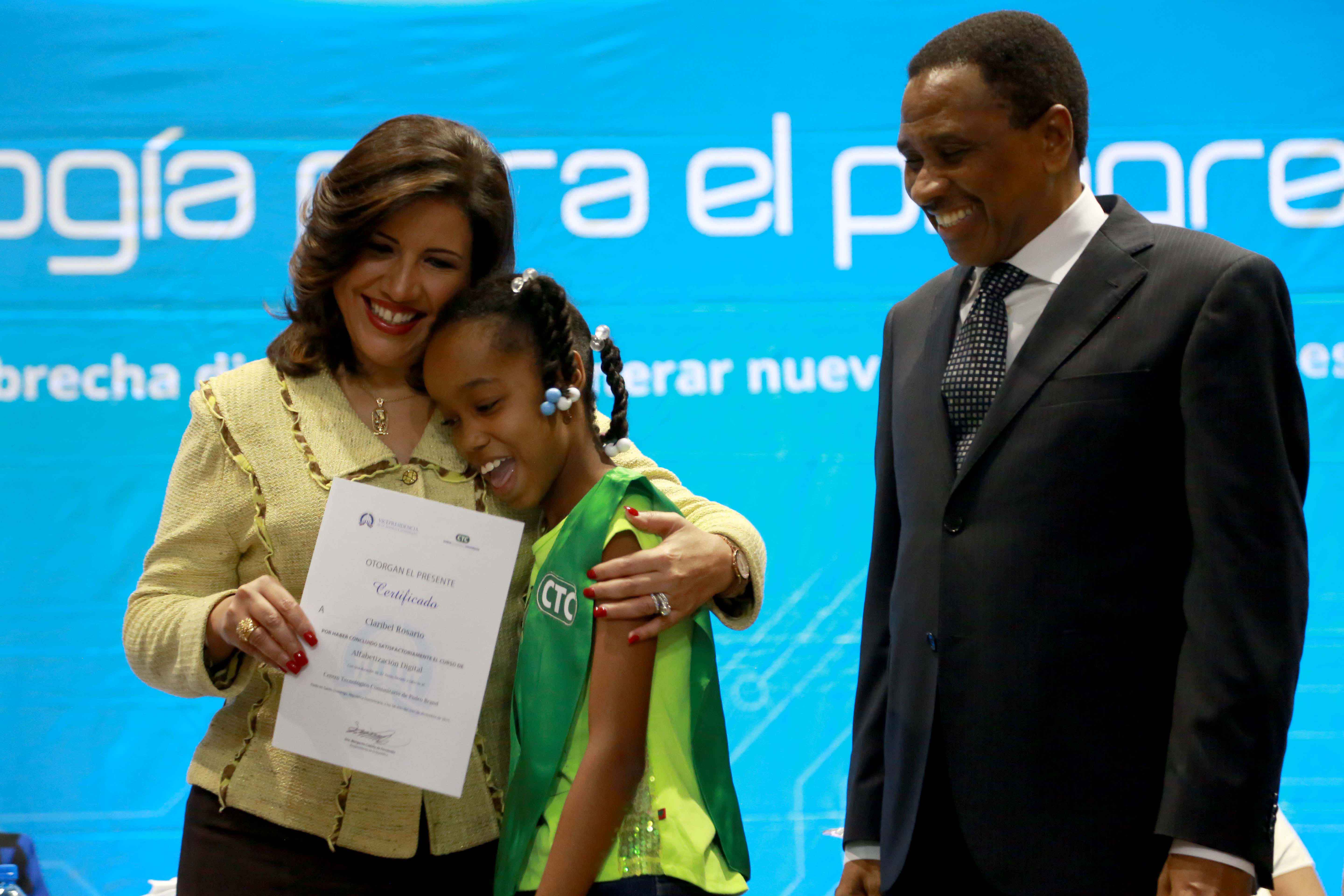 08-12-2015. Graduacion CTC en estadio olimpico Felix Sanchez. Andres Ureña.