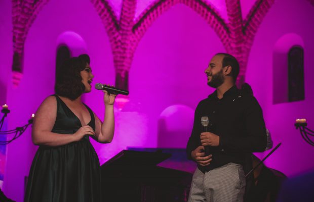 Samuel Esteban con exquisita velada durante concierto Tiempo de Amar