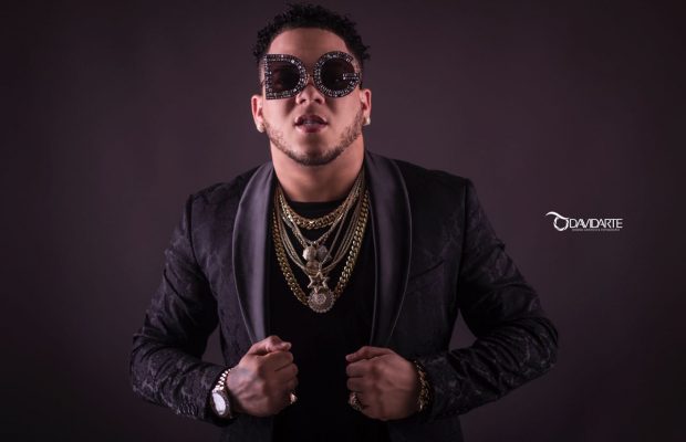 Chiki El De La Vaina suscribe contrato con Music inc