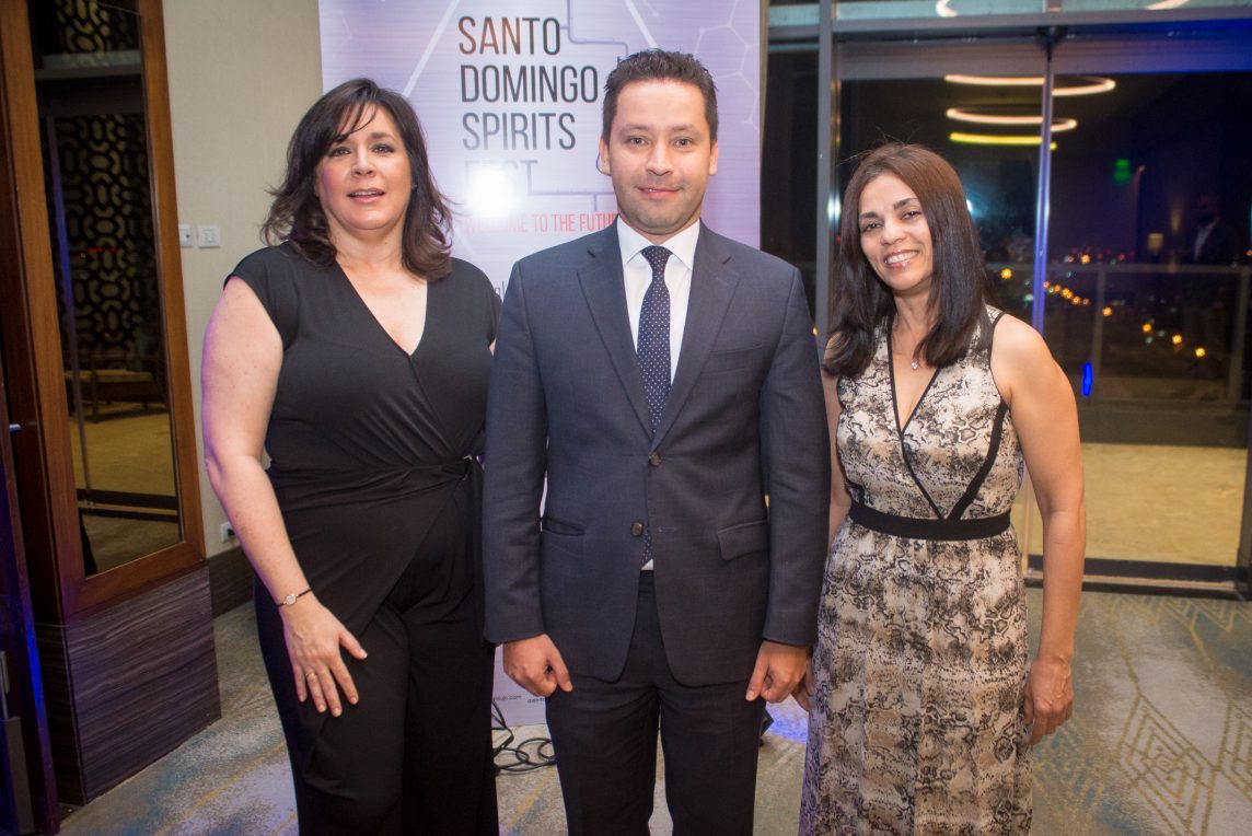 Claudia Bienen, Xavier Pineda y Yanet Abreu