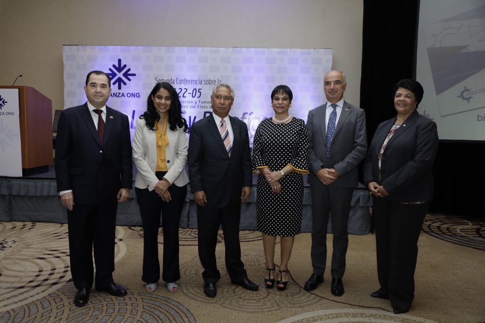 Destacan rol de la sociedad civil para el desarrollo y la democracia .