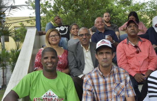 Liga Softbol UASD realiza encuentro amistoso