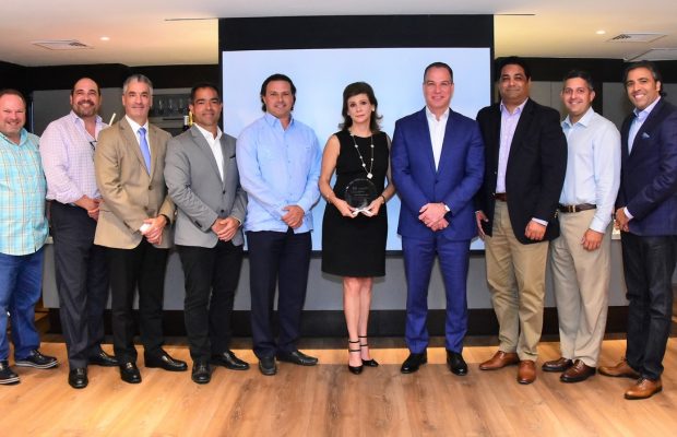 Sharing a Success Story “Visión, Dedicación y Perseverancia