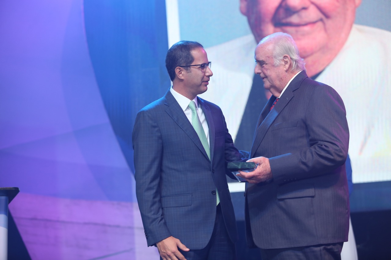 Reconocimiento a especial a Leopoldo Franco.