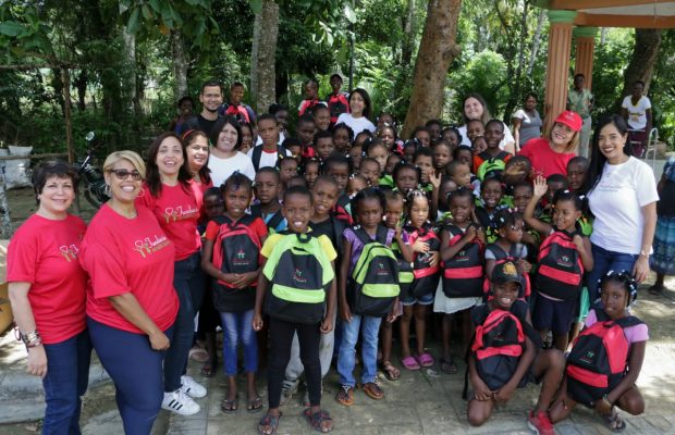Fundación Avanzare dona útiles escolares