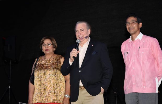 La cultura cibaeña se adueña de la Plaza España en Santo Domingo