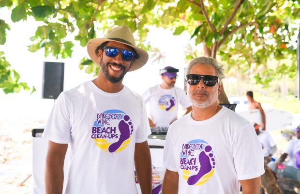 Vinos Barefoot en jornada de limpieza de Playa