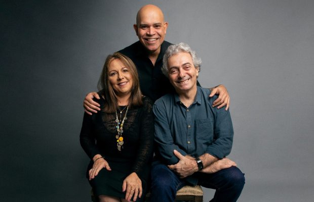 Amaury Sánchez, Liuba María y Carlos Luís en tributo a Sabina, Silvio y Serrat