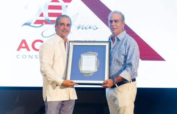 Equipo Adecla conquista primer lugar en torneo golf Construweekend