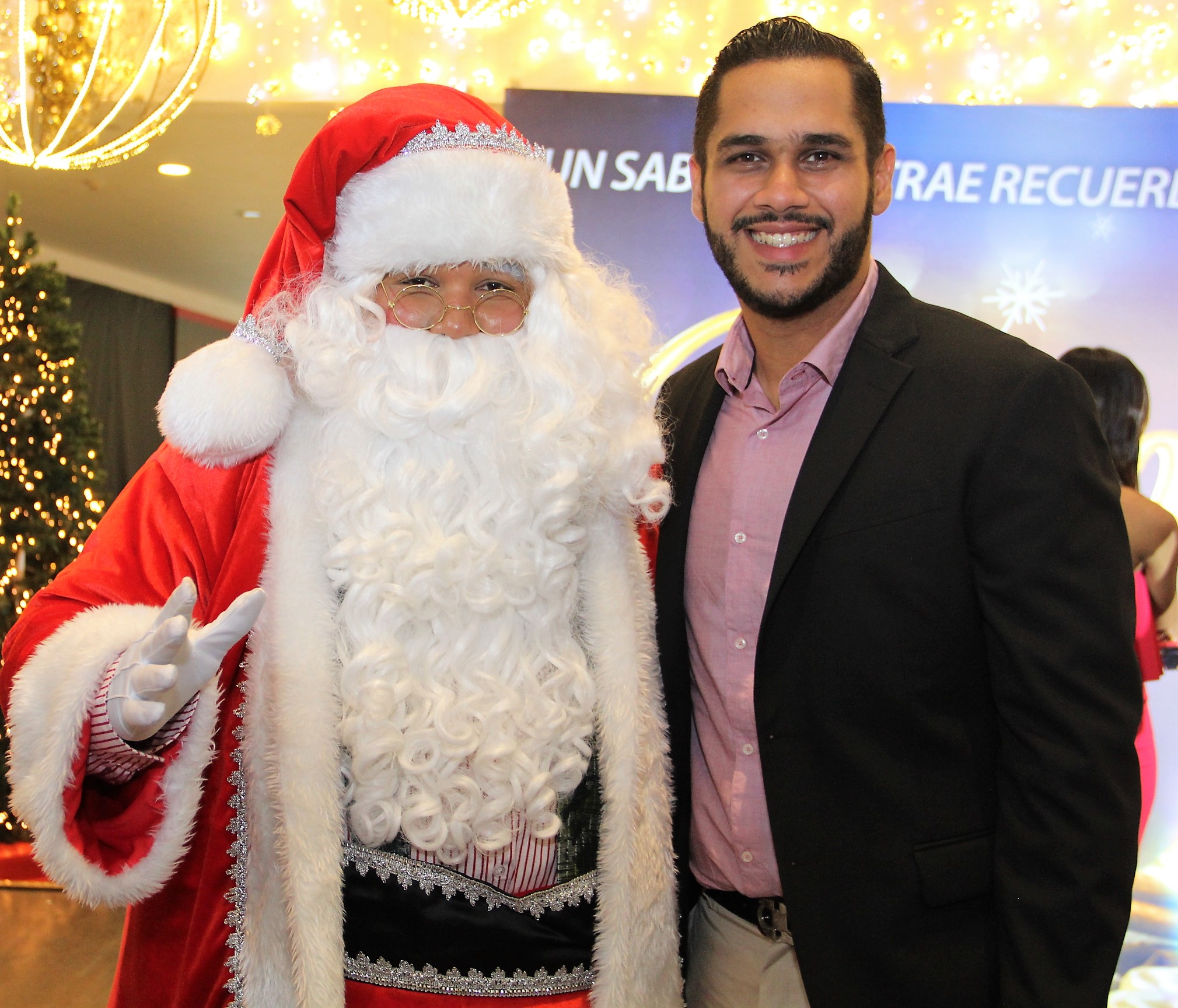 Santa Claus y Juan Carlos Pichardo.