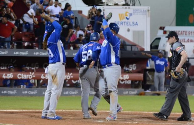 Tigres derrotan a Gigantes en su casa y empatan con ellos
