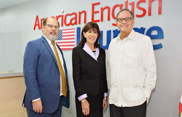 Inauguran el primer American English Lounge