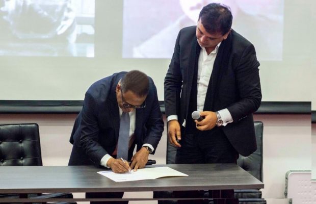 Wilfrido Vargas firma exclusivo contrato para proyecto “Merengue de Oro”