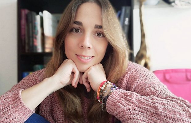 Escritora Ana Coello llega a Cuesta Libros