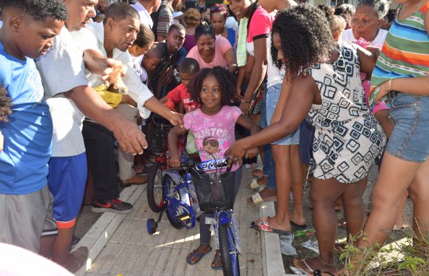 Juguetes para los niños de Villa Francisca