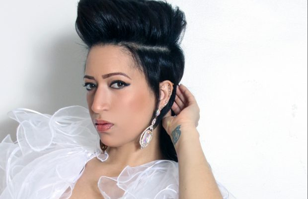 Cantautora Dazz Letellier promociona su tema “Miembro activo”.
