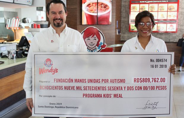 Wendy´s entrega donativo a fundación Manos Unidas por el Autismo