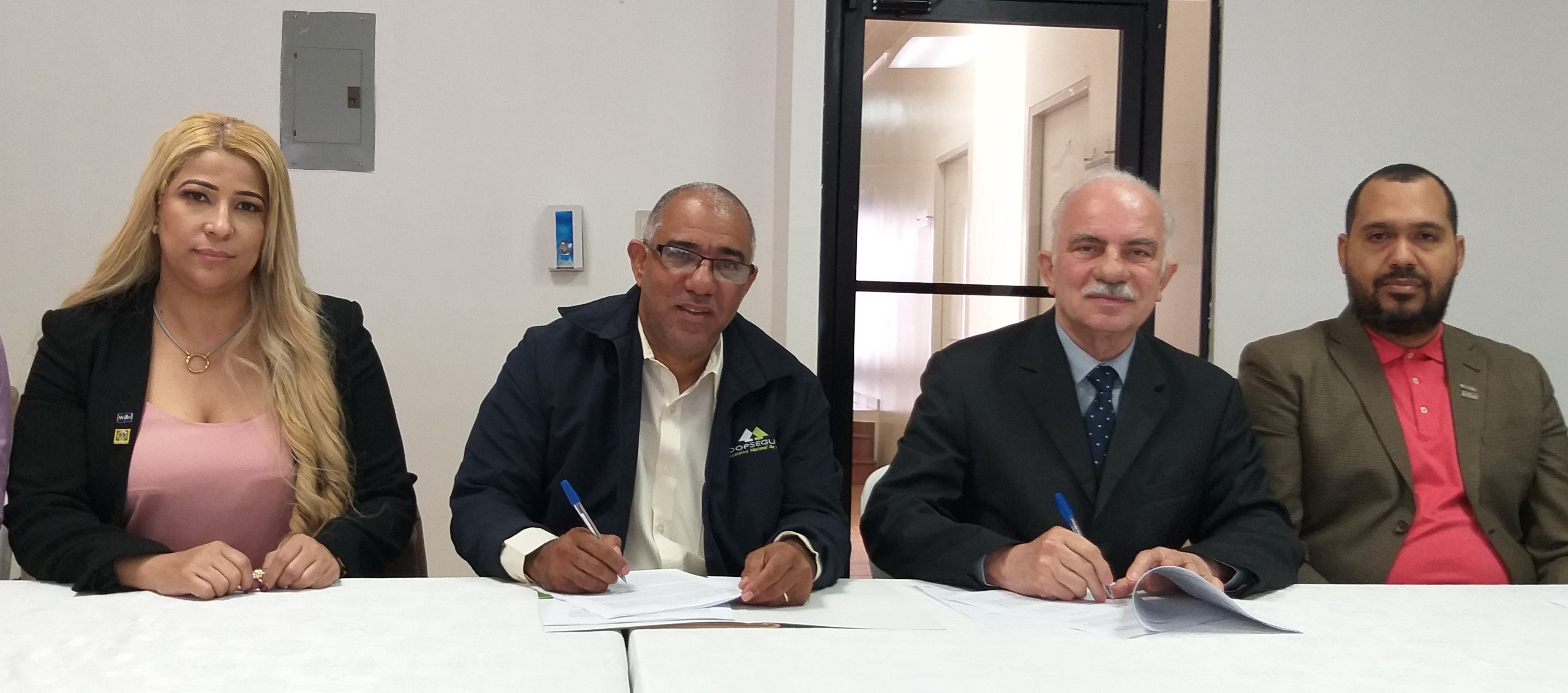 La firma del acuerdo COOPSGUROS COSVI