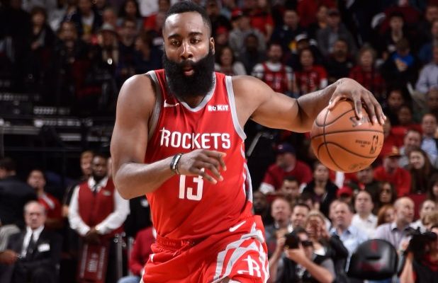 James Harden anota 61 puntos la mayor de su carrera