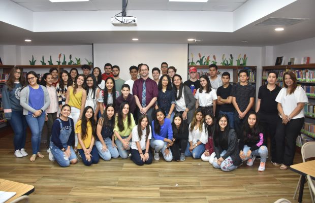 Colegio Ashton School imparte taller sobre debate con experto internacional