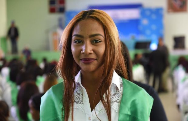 Mil 130 jóvenes de Azua se gradúan en diversas carreras técnicas