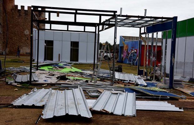 Obreros agilizan desmonte de estands de FILSD 2019