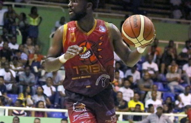 Quisqueya derrota a Bancola en el juego inaugural del Torneo de Baloncesto Superior La Romana